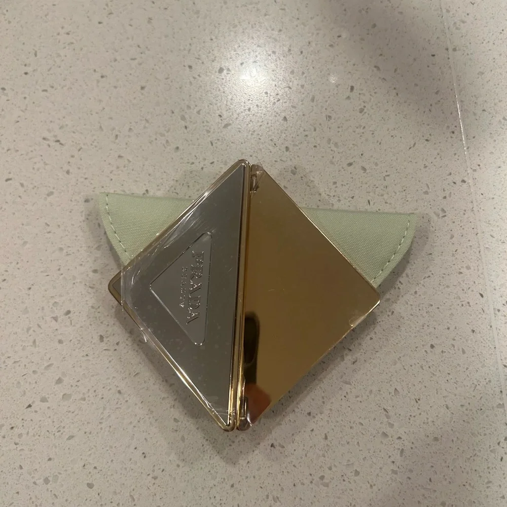 Prada Beauty Green Pouch and Mirror - Picture 5 of 5